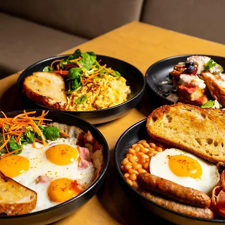 Cozy Main Square Iii With Breakfast Апартаменты *